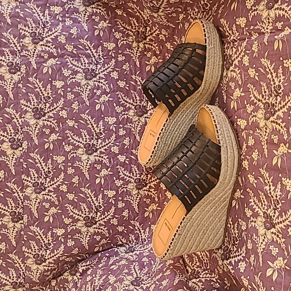 Black  and rope wedges